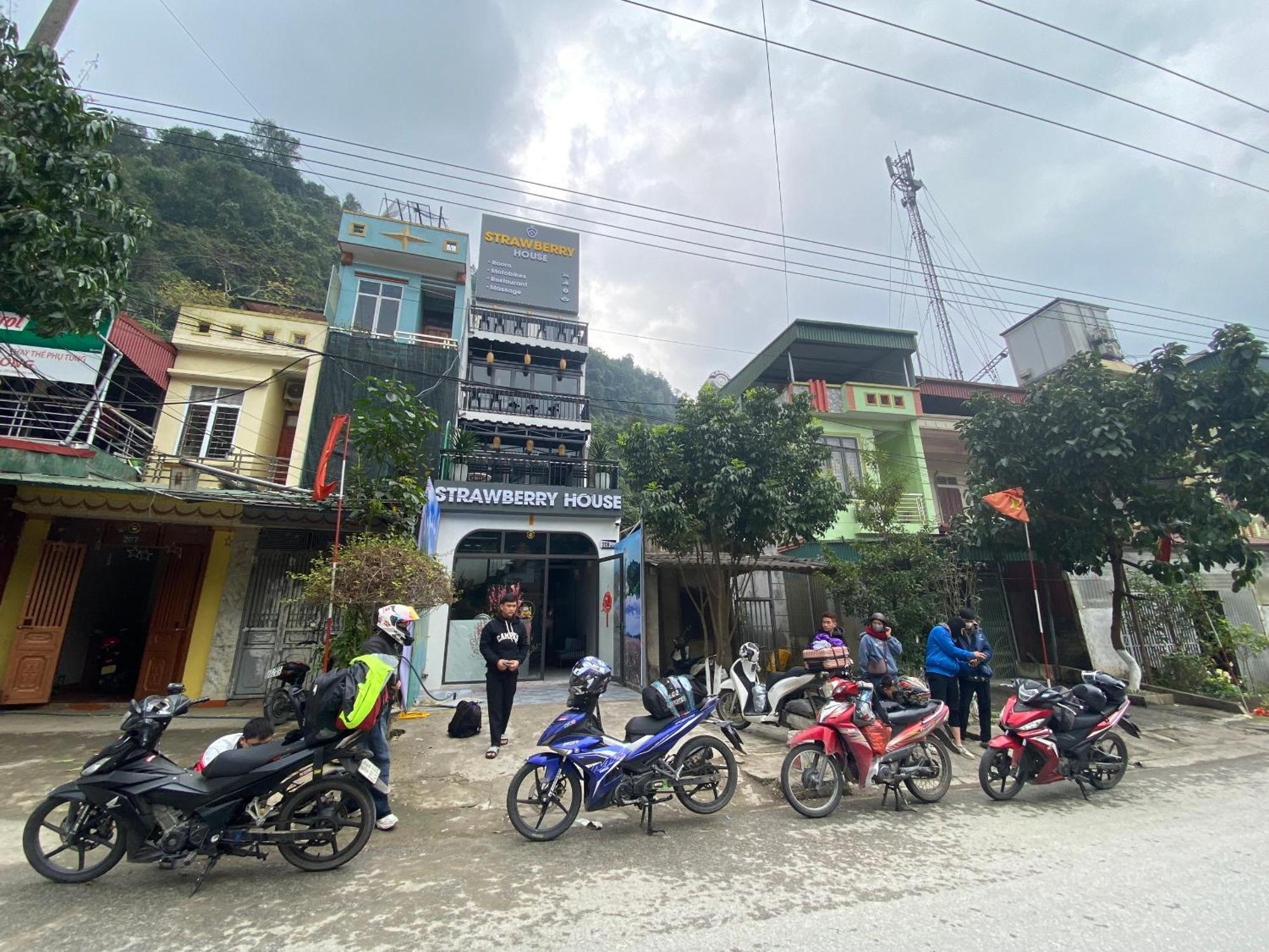 하 기앙 Strawberry House , Tour & Motorbikes Rentel B&B 외부 사진