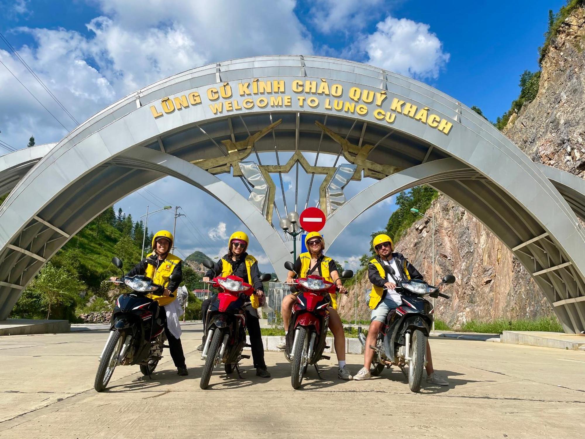 하 기앙 Strawberry House , Tour & Motorbikes Rentel B&B 외부 사진